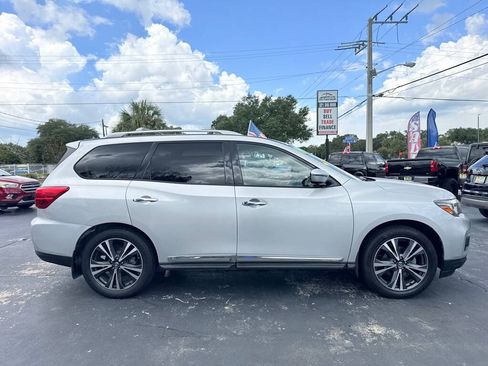 Used 2019 Nissan Pathfinder Platinum FWD image 3