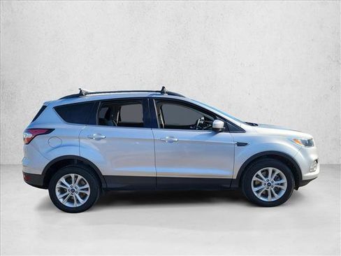 Used 2018 Ford Escape SE image 4
