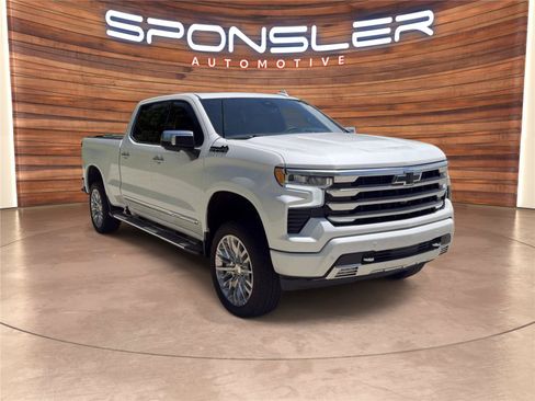 Used 2025 Chevrolet Silverado 1500 High Country w/ High Country Premium Package AWD/4WD image 9