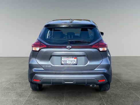 Used 2022 Nissan Kicks S w/ Interior Electronics Package FWD image 4