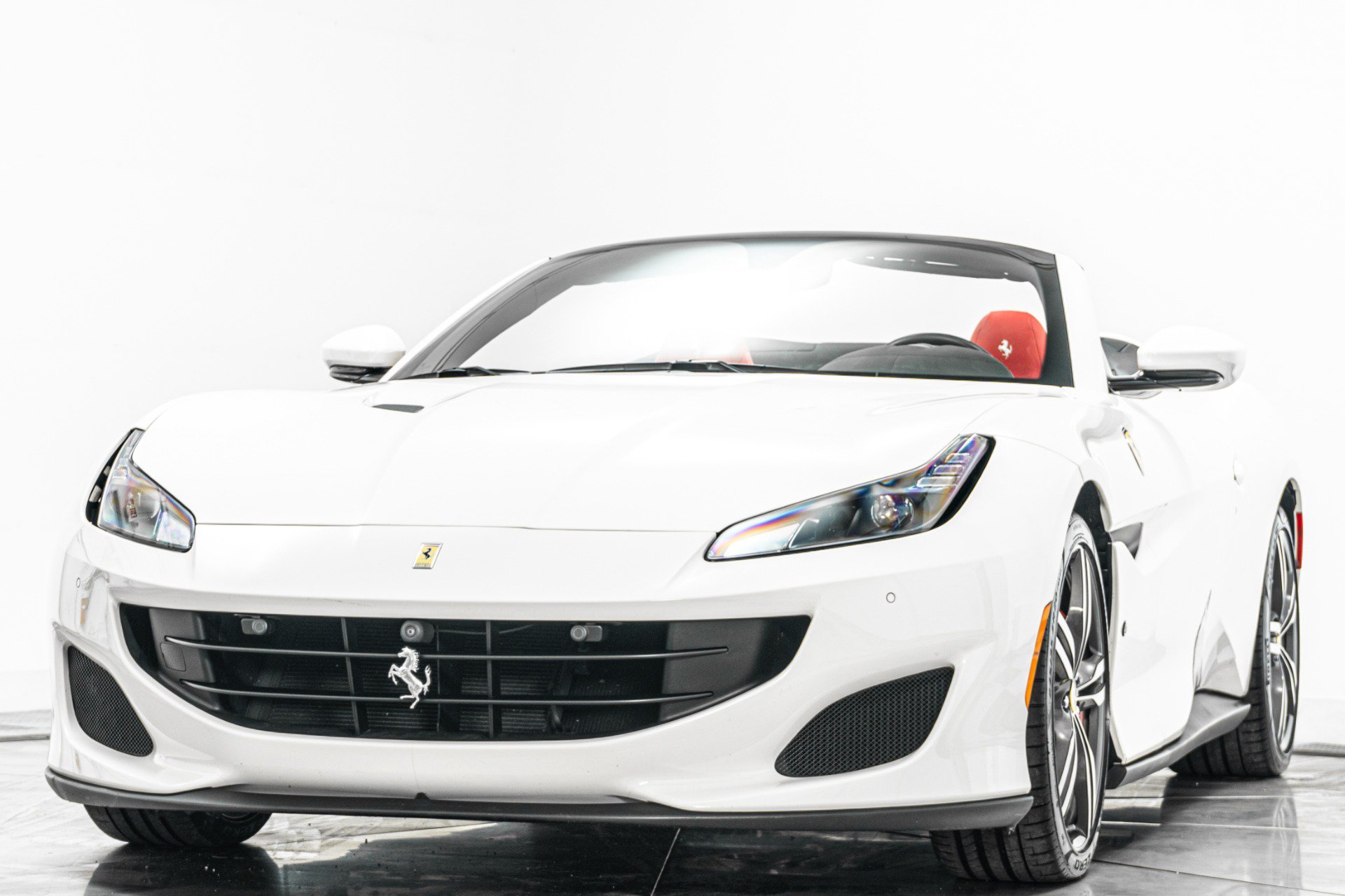 Used 2019 Ferrari Portofino RWD image 5