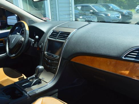 Used 2011 Lincoln MKX AWD w/ 102A Rapid Spec Order Code image 31