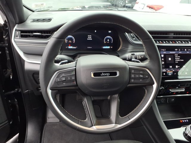 Used 2023 Jeep Grand Cherokee Altitude AWD/4WD image 7