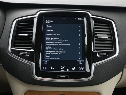 Used 2022 Volvo XC90 T6 Momentum w/ Advanced Package image 16