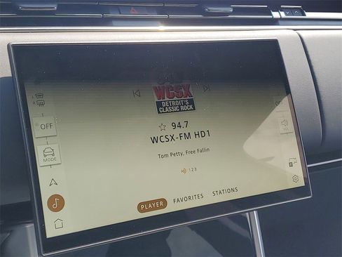 New 2025 Land Rover Range Rover SE image 19