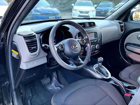 Used 2016 Kia Soul + image 15