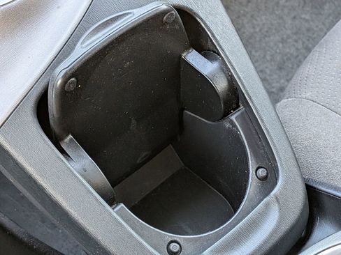 Used 2015 Toyota Prius Four image 21