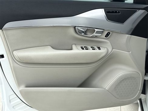 Used 2017 Volvo XC90 T5 Momentum w/ Vision Package image 10