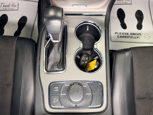 Used 2020 Jeep Grand Cherokee Altitude AWD/4WD image 14