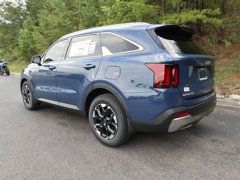 New 2025 Kia Sorento S w/ Panoramic Sunroof Package FWD image 3
