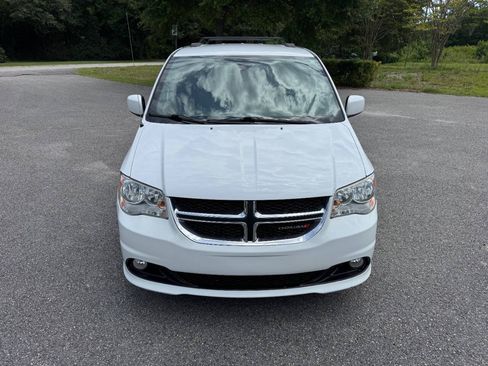Used 2019 Dodge Grand Caravan SXT w/ Mopar Premium Addition Group FWD image 2