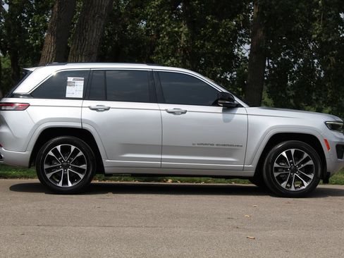 Used 2022 Jeep Grand Cherokee Overland AWD/4WD image 9