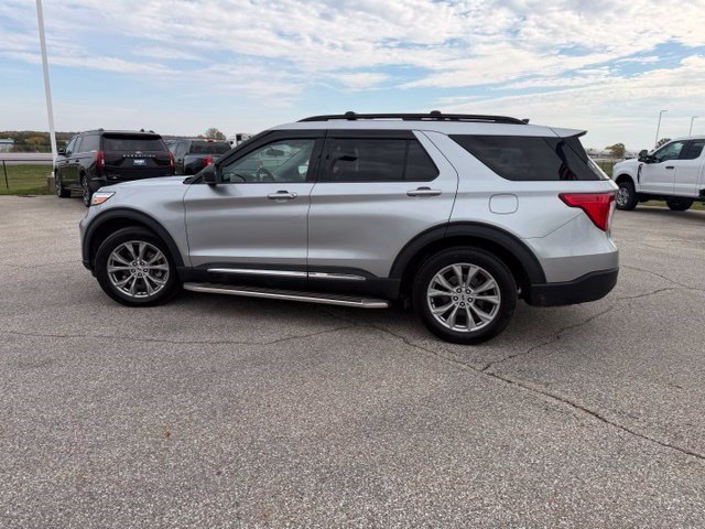 Used 2023 Ford Explorer XLT w/ Equipment Group 202A AWD/4WD image 10