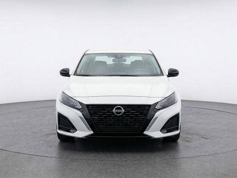 Used 2025 Nissan Altima 2.5 SV image 2