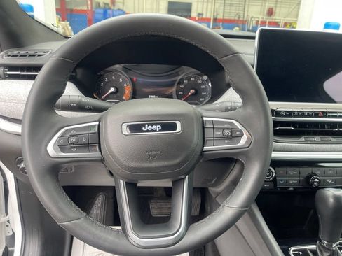 Used 2023 Jeep Compass Latitude w/ Sun and Sound Group AWD/4WD image 14