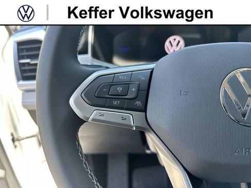 New 2026 Volkswagen Taos SE FWD image 17