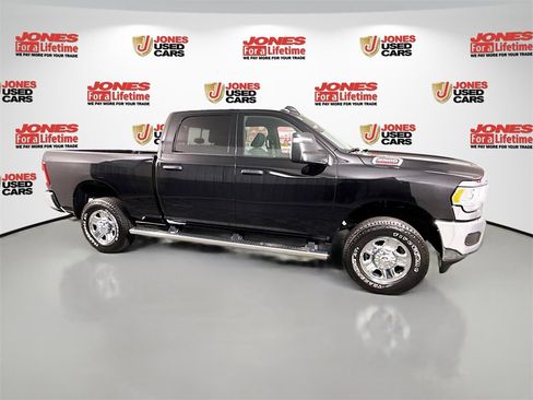 Used 2024 RAM 2500 Tradesman w/ Chrome Appearance Group image 17