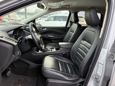 Used 2019 Ford Escape SEL image 2