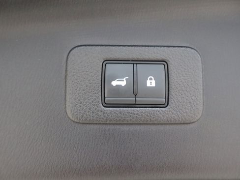 Used 2024 Nissan Armada SL w/ Captain's Chairs Package image 33