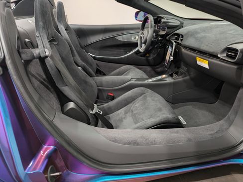 Used 2025 McLaren Artura Spider image 21