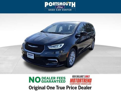 Used 2024 Chrysler Pacifica Touring-L image 16