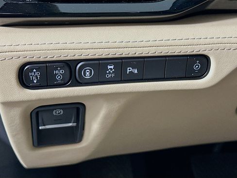 Used 2023 Acura MDX SH-AWD w/ Advance Package image 17