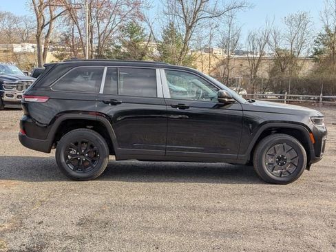 New 2026 Jeep Grand Cherokee Laredo AWD/4WD image 2