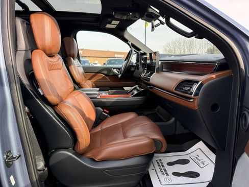 Used 2023 Lincoln Navigator L Reserve w/ Equipment Group 201A image 11