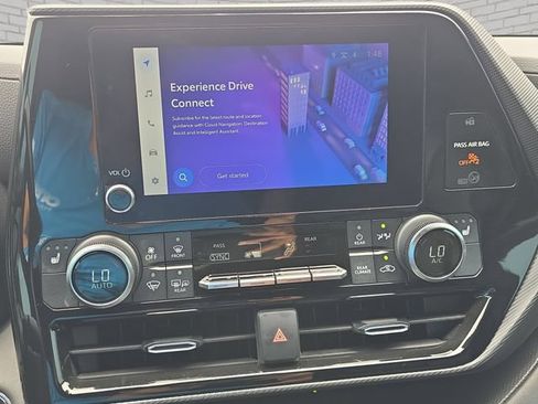 Used 2023 Toyota Highlander XSE FWD image 23