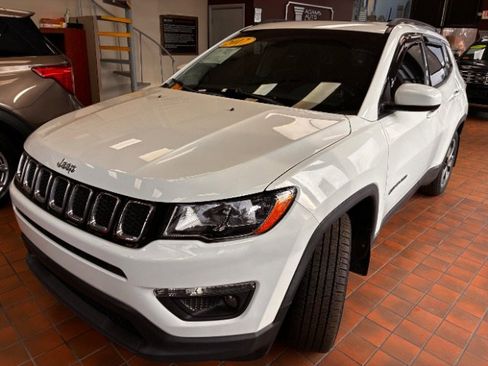 Used 2017 Jeep Compass Latitude w/ Popular Equipment Group image 8