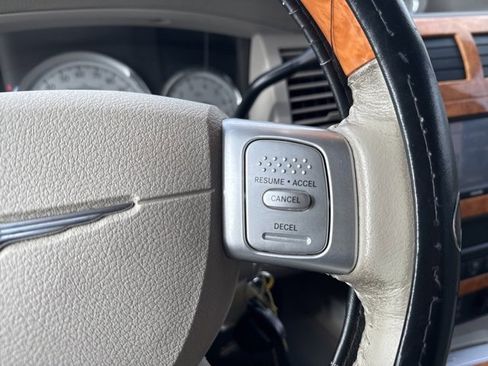 Used 2008 Chrysler Aspen Limited image 17