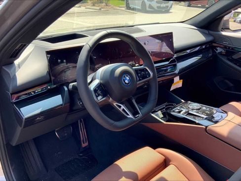 New 2026 BMW 550e xDrive w/ Executive Package image 8