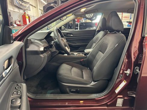 Used 2024 Nissan Altima 2.5 SV FWD image 15