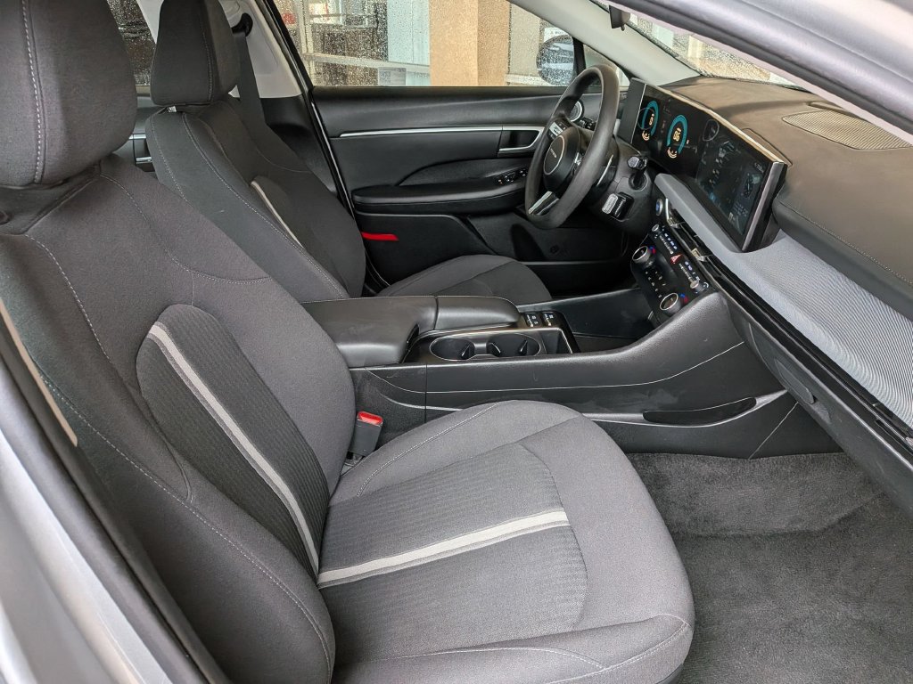 Used 2025 Hyundai Sonata SEL FWD image 30
