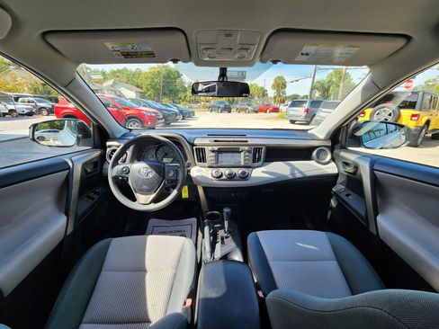 Used 2014 Toyota RAV4 LE image 9