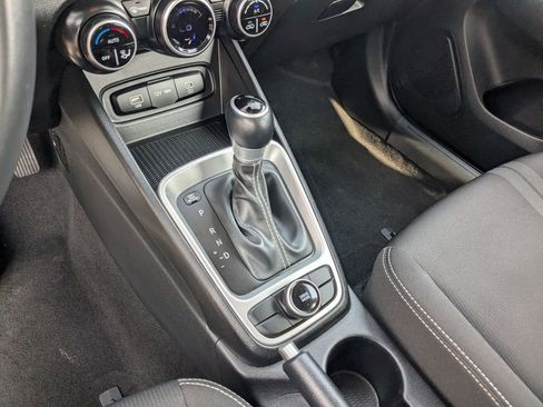 Used 2025 Hyundai Venue SEL FWD image 21