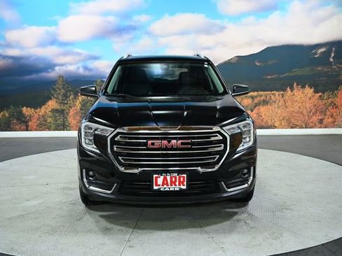 Used 2024 GMC Terrain SLT image 3
