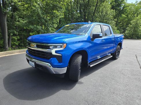Used 2025 Chevrolet Silverado 1500 LT AWD/4WD image 4