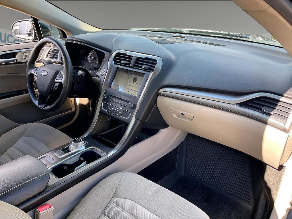 Used 2018 Ford Fusion SE w/ Fusion SE Technology Package FWD image 13
