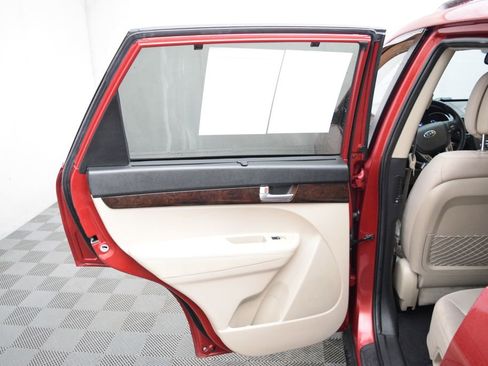 Used 2015 Kia Sorento LX image 11