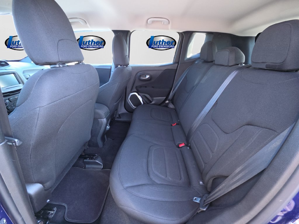 Used 2018 Jeep Renegade Latitude AWD/4WD image 10