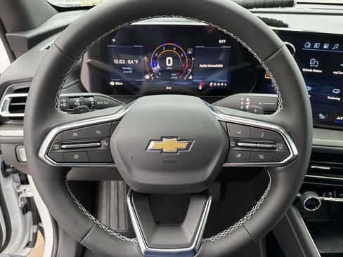 New 2026 Chevrolet Traverse LT w/ Sun and Wheel Package FWD image 15