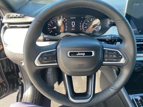 Certified 2025 Jeep Compass Limited AWD/4WD image 10