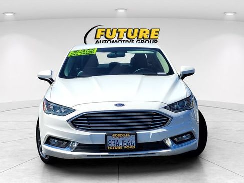 Used 2017 Ford Fusion SE w/ Equipment Group 201A FWD image 2