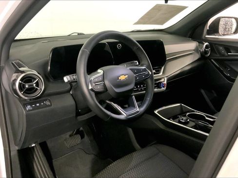 Used 2026 Chevrolet Equinox LT AWD/4WD image 14