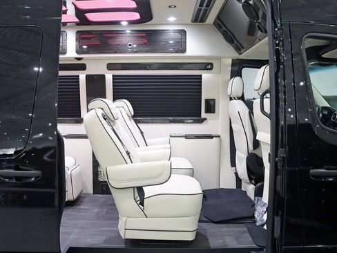 Used 2024 Mercedes-Benz Sprinter 3500 image 29