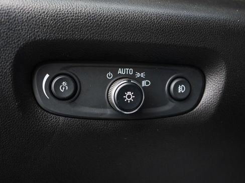 Used 2018 Chevrolet Traverse LT image 20