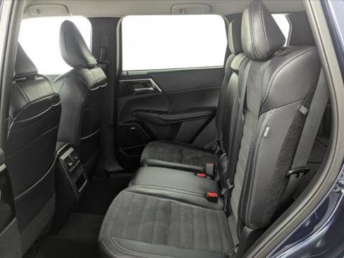Used 2025 Mitsubishi Outlander SE FWD image 17