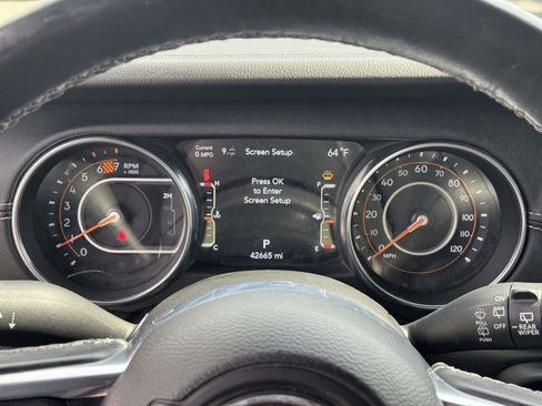 Certified 2022 Jeep Wrangler Unlimited Sahara w/ Cold Weather Group AWD/4WD image 22
