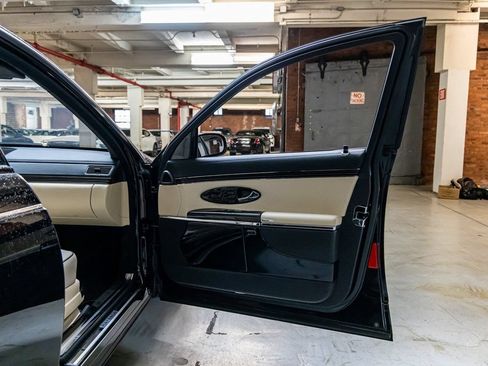 Used 2009 Maybach 62 S RWD image 88